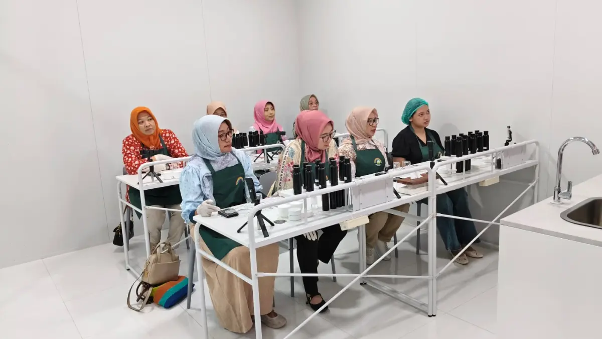 Kunjungan TP PKK Kabupaten Tulungagung ke fasilitas produksi Mash Moshem Indonesia.(M. AZIZ/RATU)