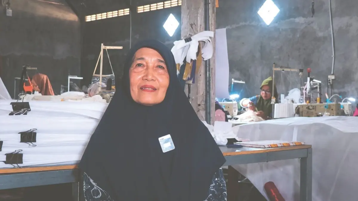 Owner Tulip House Tulungagung Mamik Endarni berawal dari modal pinjaman koperasi dan mesin jahit manual, kini usahanya tersebut mampu menembus pasar internasional hingga Amerika Serikat.