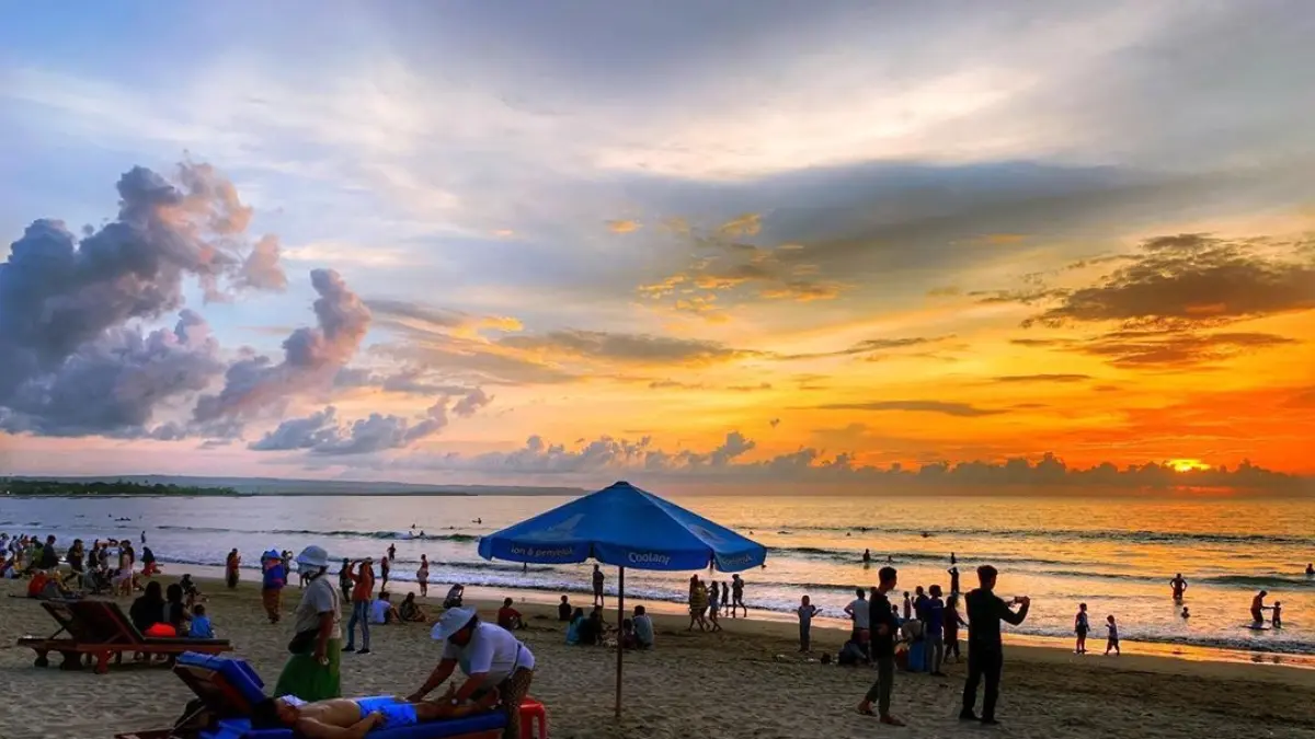 Pantai Bali Terbaru 2026 menghadirkan 10 destinasi viral lengkap dengan lokasi, harga tiket, dan aktivitas wisata, dari Pantai Bingin hingga Seminyak.
