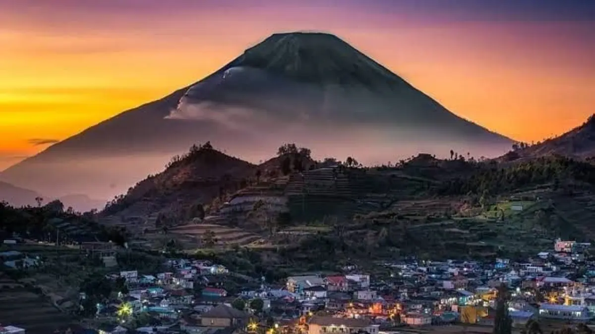 Tempat Wisata Dieng 2026 menghadirkan 11 destinasi populer dan viral lengkap dengan harga tiket, tips berkunjung, serta atraksi balon udara.