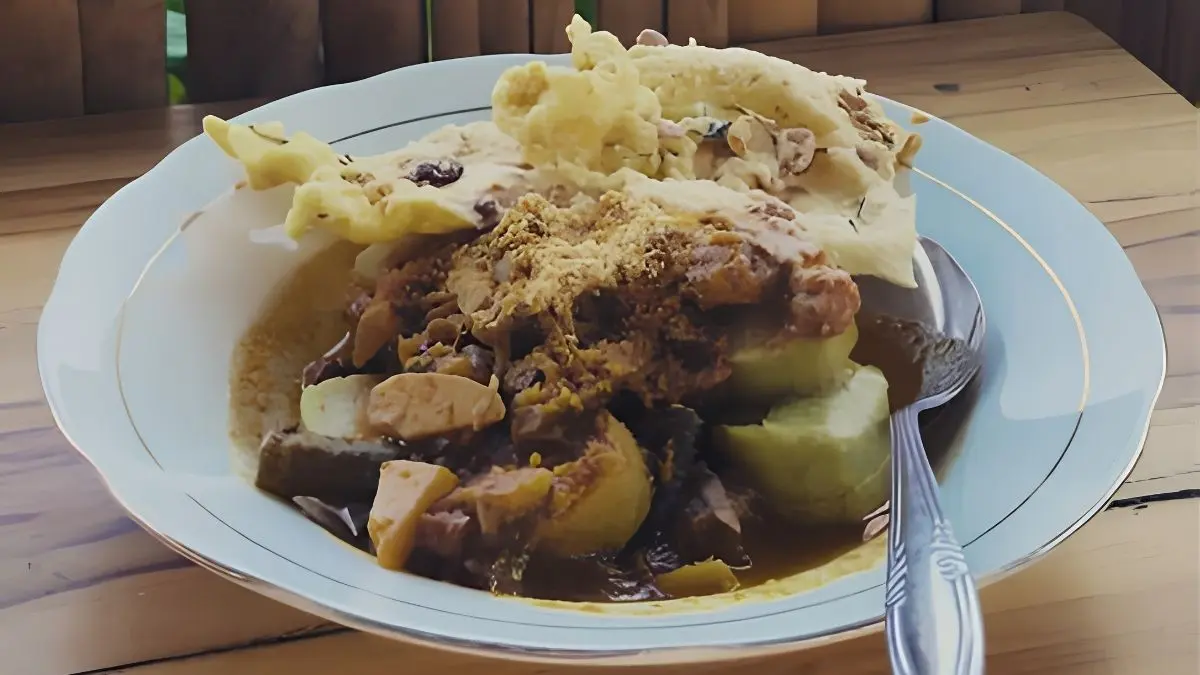 Wisata kuliner Tulungagung seharian, mulai sompil, sate kambing, kopi hijau, hingga botok tawon. Simak rekomendasi menu khas dan cita rasanya. (Pinterest)