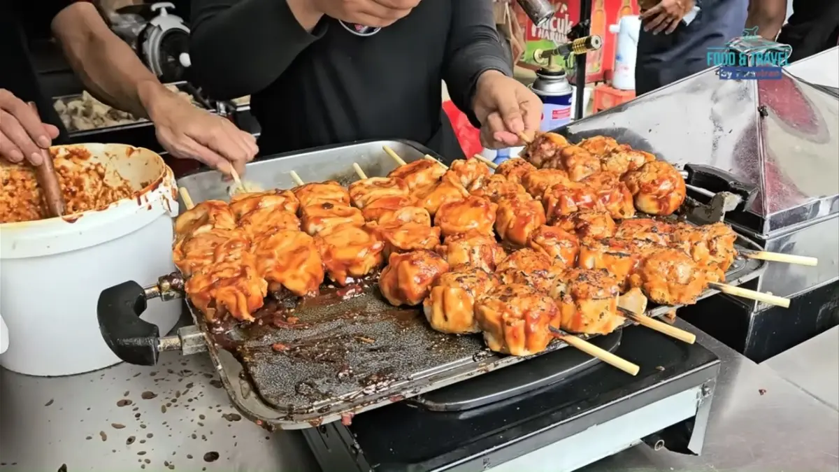 23 wisata kuliner Blok M Jakarta yang viral dan wajib dicoba. Ada hidden gem, bakmi, ramen, Thai food, dessert kekinian hingga matcha premium.