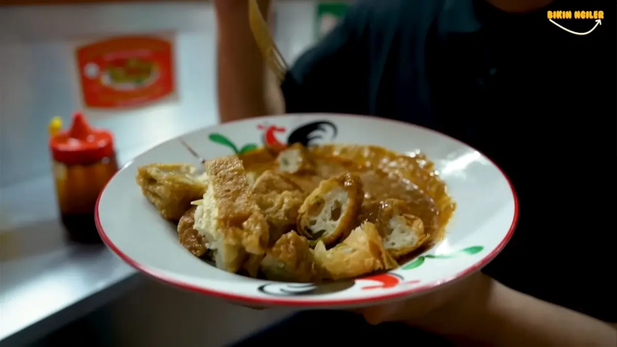 Kuliner Bandung enak wajib dicoba, mulai dari Bakmi Pila Rasa, Rahang Tuna Manado 37, Batagor Cihapit hingga oleh-oleh roti favorit Bandung.