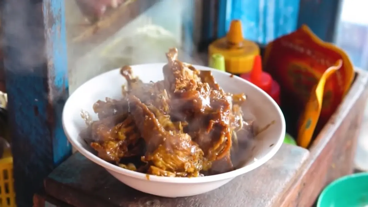 Kuliner Solo menawarkan 10 tempat makan legendaris seperti Bestik Pakdarmo, Nasi Liwet Bu Sarmi, Sate Buntel hingga Wedangan PDT.