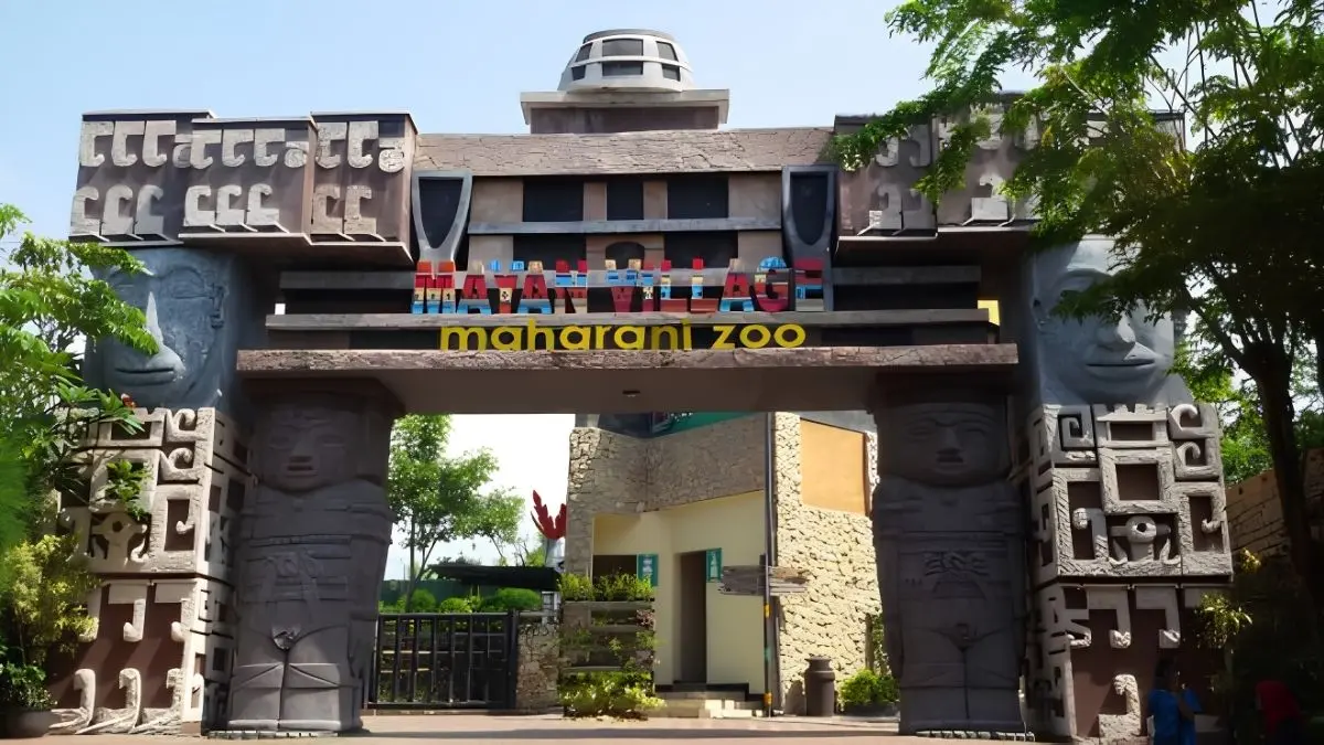 Maharani Zoo Lamongan menghadirkan kebun binatang dan Goa Maharani dalam satu kawasan. Simak harga tiket, jam operasional, dan daya tarik wisatanya. (Google)