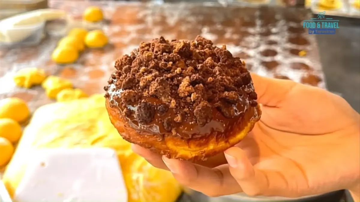 Rekomendasi 23 wisata kuliner Blok M yang viral dan wajib dicoba. Ada bakmi, ramen, Thai food, hidden gem, dessert kekinian hingga bakery favorit di Jakarta.
