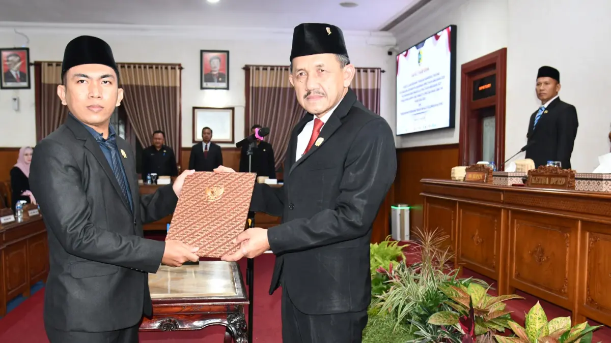 Wahyu Pratama Alamsyah resmi dilantik sebagai anggota DPRD Tulungagung, Kamis (23/7).&nbsp;
