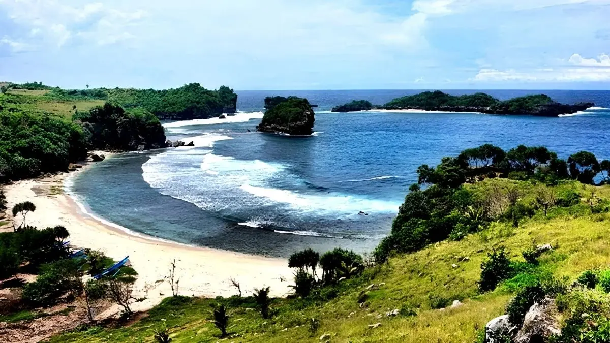 Wisata di Blitar semakin menarik lewat Blitar Park yang menawarkan hingga 36 wahana gratis, lengkap dengan harga tiket, jam operasional, dan wahana terbaru. (Google)