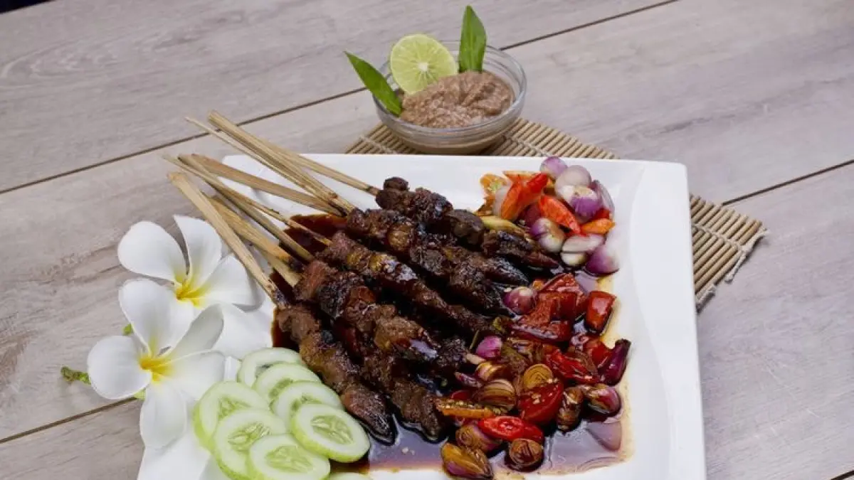 Sate Kambing Muda Tari Roso di Sleman menawarkan sate klatak, tengkleng, tongseng, hingga gulai campur mulai Rp7.000 dengan daging kambing muda.