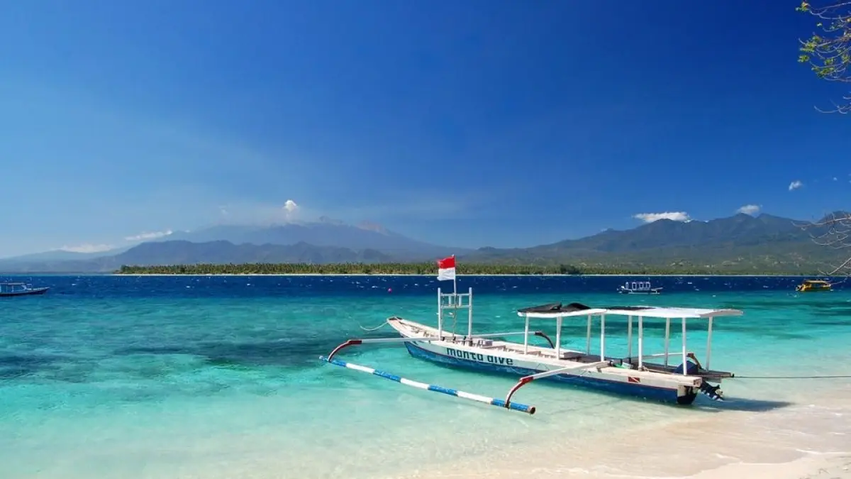 Pantai Sanur Bali menawarkan sewa sepeda Rp20.000 selama dua jam untuk menyusuri jalur wisata 7 kilometer. Cocok menikmati liburan dengan panorama pantai dan deretan kafe.
