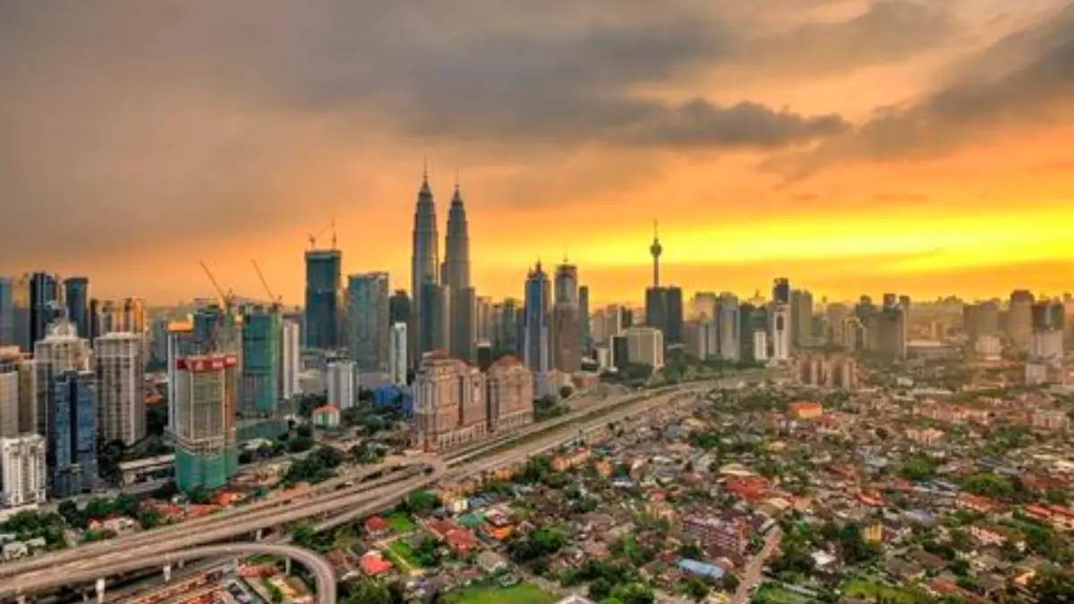 Simak panduan cara dapat kerja di Malaysia tanpa agen dari Ya Kali Alif. Mulai dari riset, CV ATS, JobStreet Malaysia, hingga teknik manifesting.