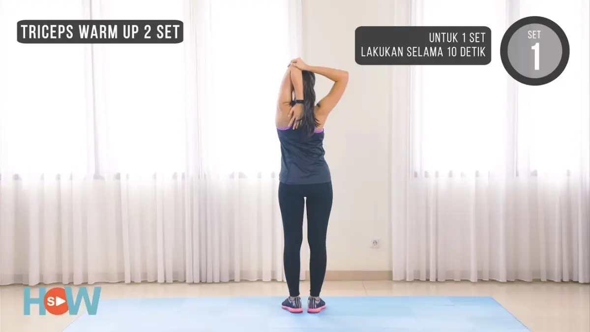 Warm up sebelum olahraga dimulai dengan stretching, lunges, walk out, hingga marching untuk membantu mempersiapkan tubuh sebelum latihan.