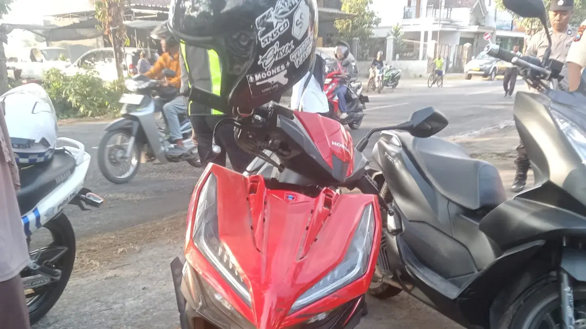 Dua sepeda motor terlibat kecelakaan di Jalan Umum Desa Waung, Kecamatan Boyolangu, Senin (27/7) pagi.(SATLANTAS TULUNGAGUNG)
