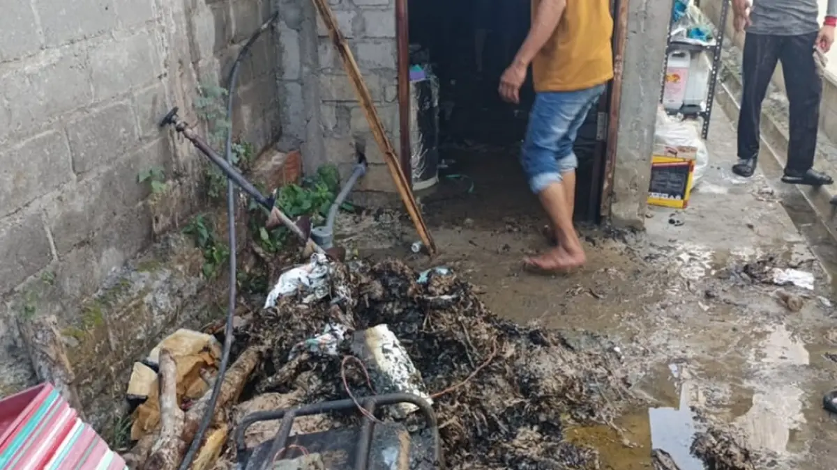 Kebakaran gudang peralatan hidroponik tanaman melon di Desa Kauman. (DAMKAR TULUNGAGUNG)