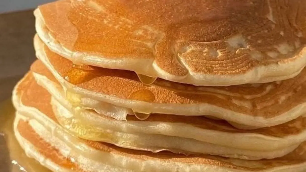 Cara membuat pancake sederhana dengan bahan rumahan yang praktis dan mudah diikuti. Simak resep lengkap, langkah membuat adonan, hingga tips memasak agar pancake lembut dan mengembang.