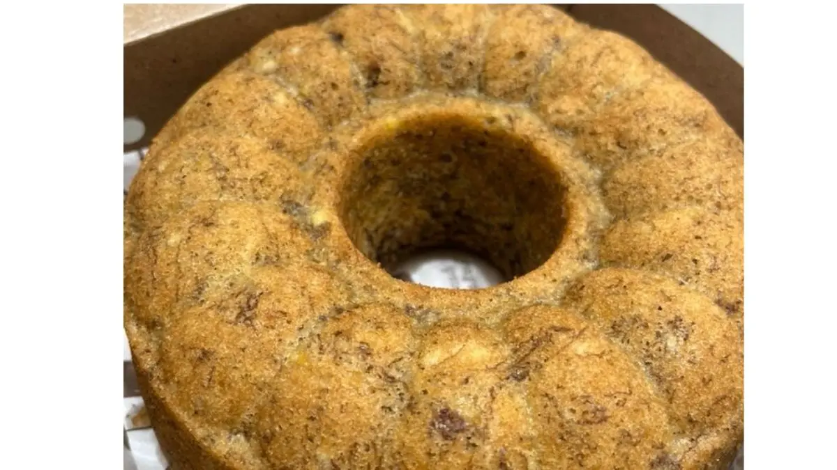 Resep bolu pisang kukus tanpa mixer ini hanya memakai 1 telur, tetapi hasilnya tetap empuk, lembut, dan mengembang tinggi. Cocok untuk camilan keluarga maupun ide jualan.