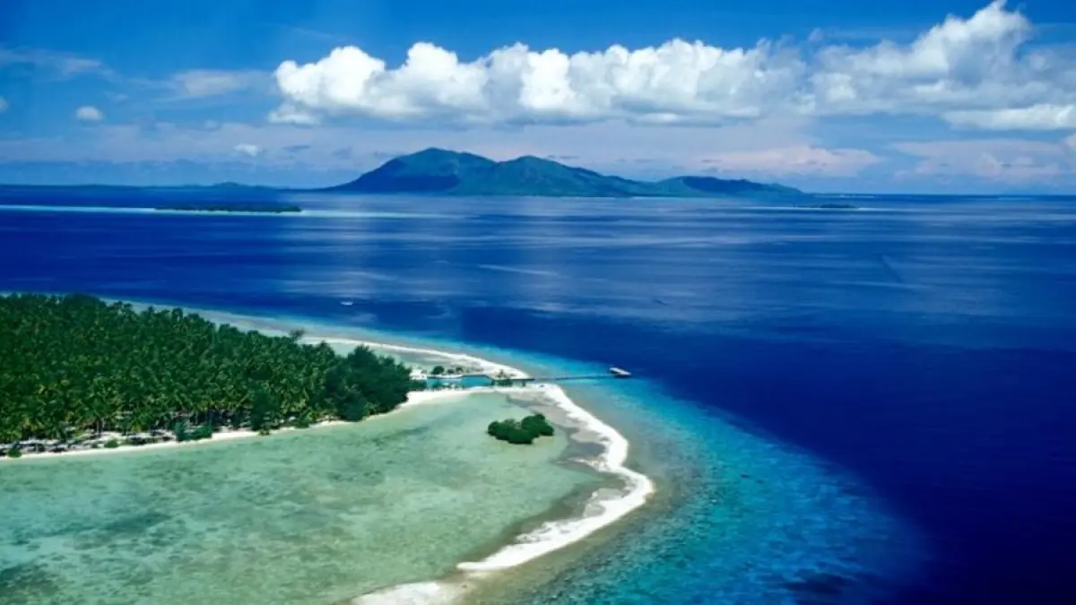 Karimun Jawa menawarkan liburan bahari lengkap dengan rincian budget, rute transportasi, penginapan, snorkeling, sunset Tanjung Gelam, hingga wisata Pulau Menjangan.