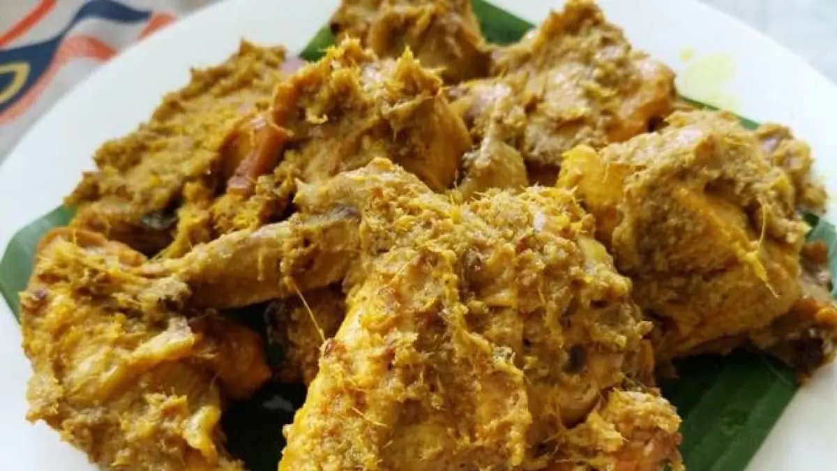 Bumbu ungkep ayam praktis ini menghasilkan ayam gurih, empuk, dan bumbu meresap. Cocok dijadikan stok freezer, tinggal goreng saat akan disajikan.