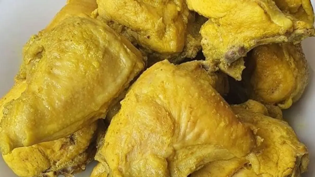 Bumbu ungkep ayam rumahan menghasilkan ayam gurih, empuk, dan kaya rempah. Cocok dijadikan stok lauk di freezer agar praktis saat akan digoreng.