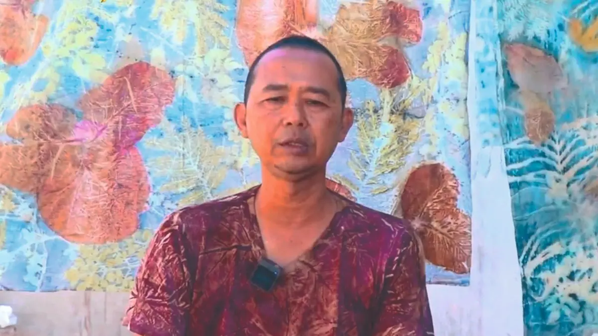 Dhenny Setiawan mampu menyulap daun jadi ecoprint yang bernilai seni tinggi.