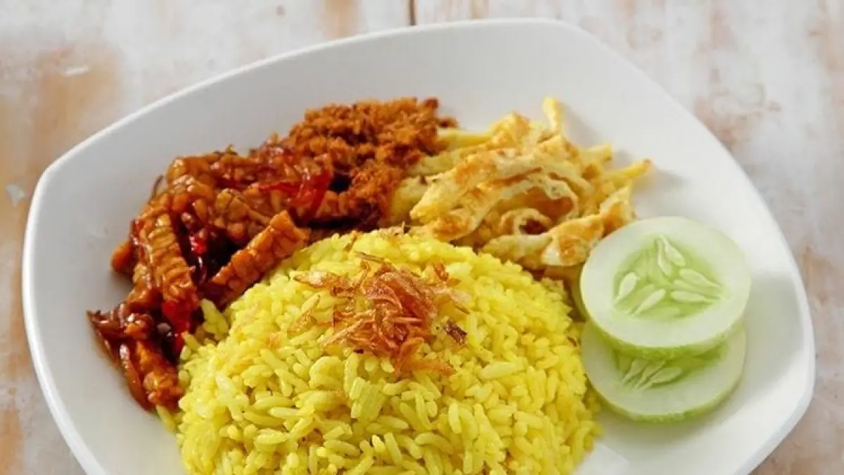 Nasi kuning rice cooker hadir dengan cara memasak yang praktis, hasil pulen, gurih, dan harum. Simak resep lengkapnya yang cocok untuk keluarga maupun ide jualan rumahan.