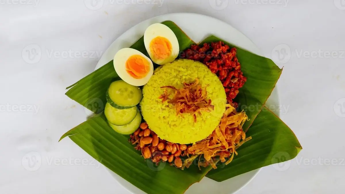 Nasi kuning rice cooker menawarkan cara memasak praktis dengan hasil pulen, gurih, dan harum. Cocok untuk menu keluarga, nasi kotak, hingga peluang usaha kuliner.
