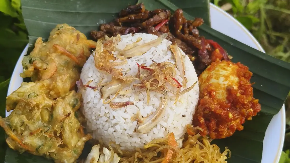 Resep nasi uduk Magicom praktis dengan santan dan rempah menghasilkan nasi gurih, pulen, dan harum. Cocok untuk anak kos, menu keluarga, hingga ide jualan.