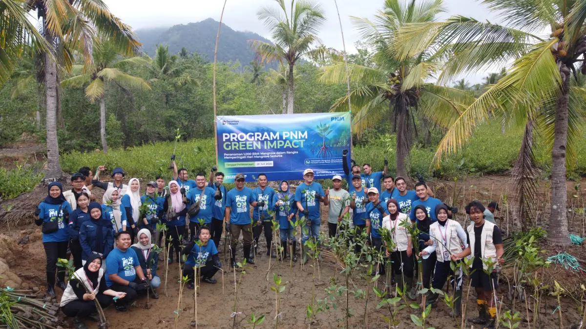 PNM Cabang Tulungagung menanam 1.000 bibit mangrove di Pantai Cengkrong, Trenggalek, sebagai wujud kepedulian 
terhadap lingkungan dan pemberdayaan masyarakat pesisir