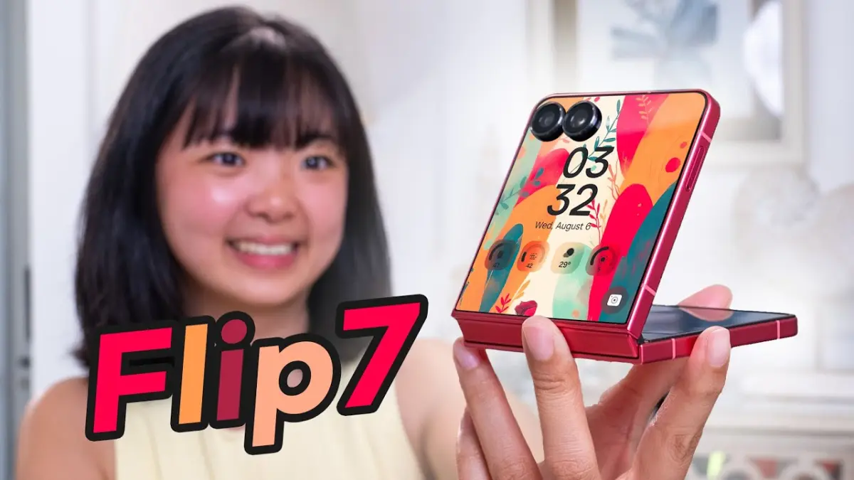 Samsung Galaxy Z Flip 7 hadir dengan Flex Window full screen, fitur AI, desain praktis, kamera fleksibel, dan dukungan software hingga tujuh tahun. (Youtube. com)