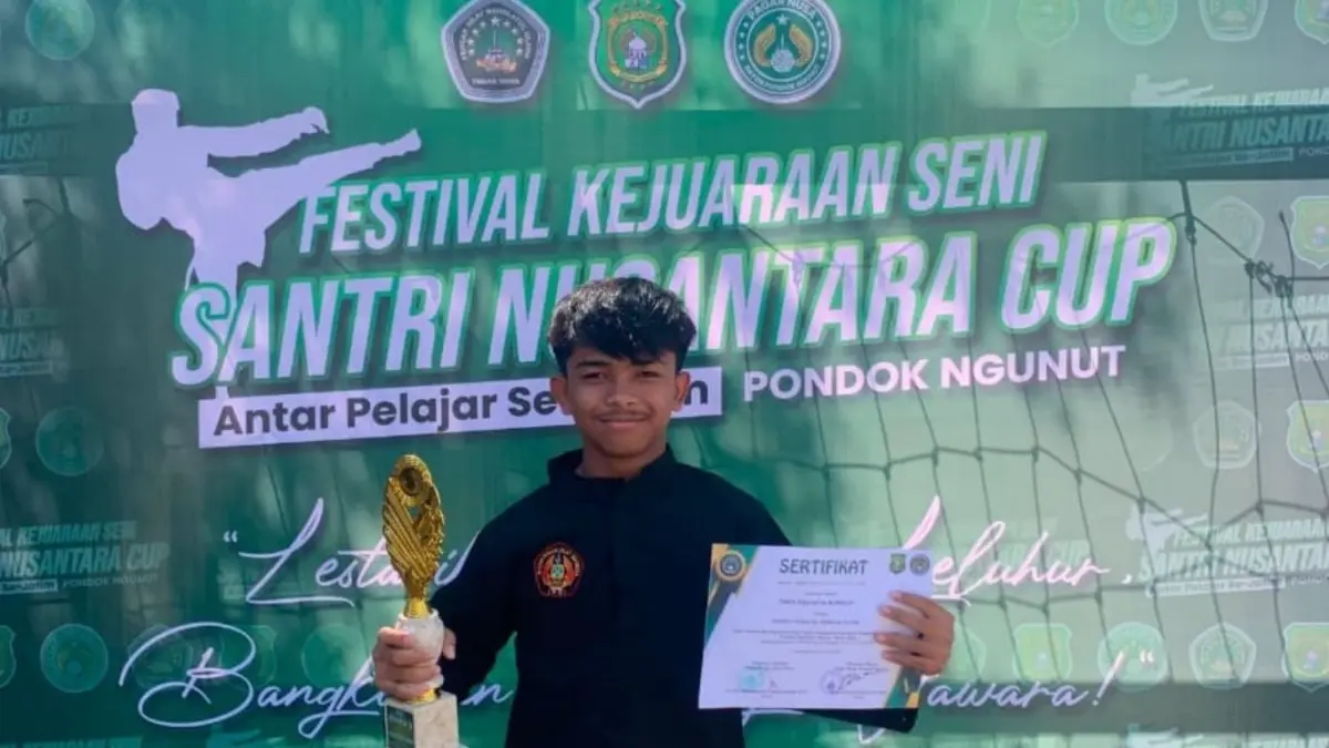 Freya raih juara II kategori seni tunggal remaja putra pada Festival Seni Pencak Silat. 
