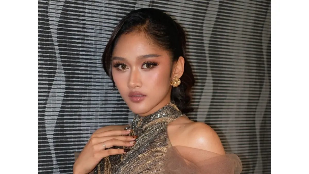 Najla konsisten sebagai penyanyi dan teller bank. Bahkan keduanya tetap bisa berjalan beriringan.