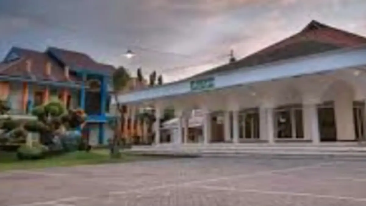 Pesantren Nurul Jadid Probolinggo berawal dari dua santri di tengah hutan pada 1948. Kini menjadi pesantren besar yang dipercaya menjadi tuan rumah Harlah NU ke-102.(SC Youtube)