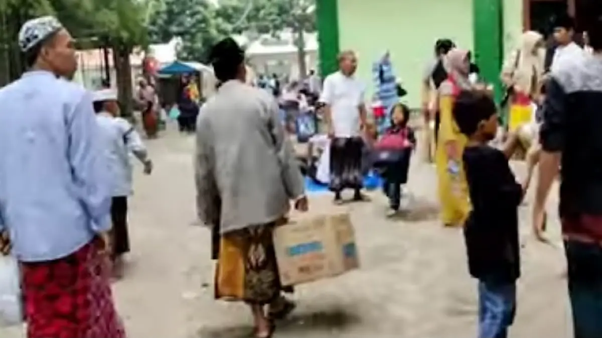Pondok Pesantren Sidogiri Banat 1 menghadirkan pendidikan agama dan akademik yang seimbang untuk mencetak muslimah berprestasi, berakhlak, dan siap menghadapi masa depan.(SC Youtube)