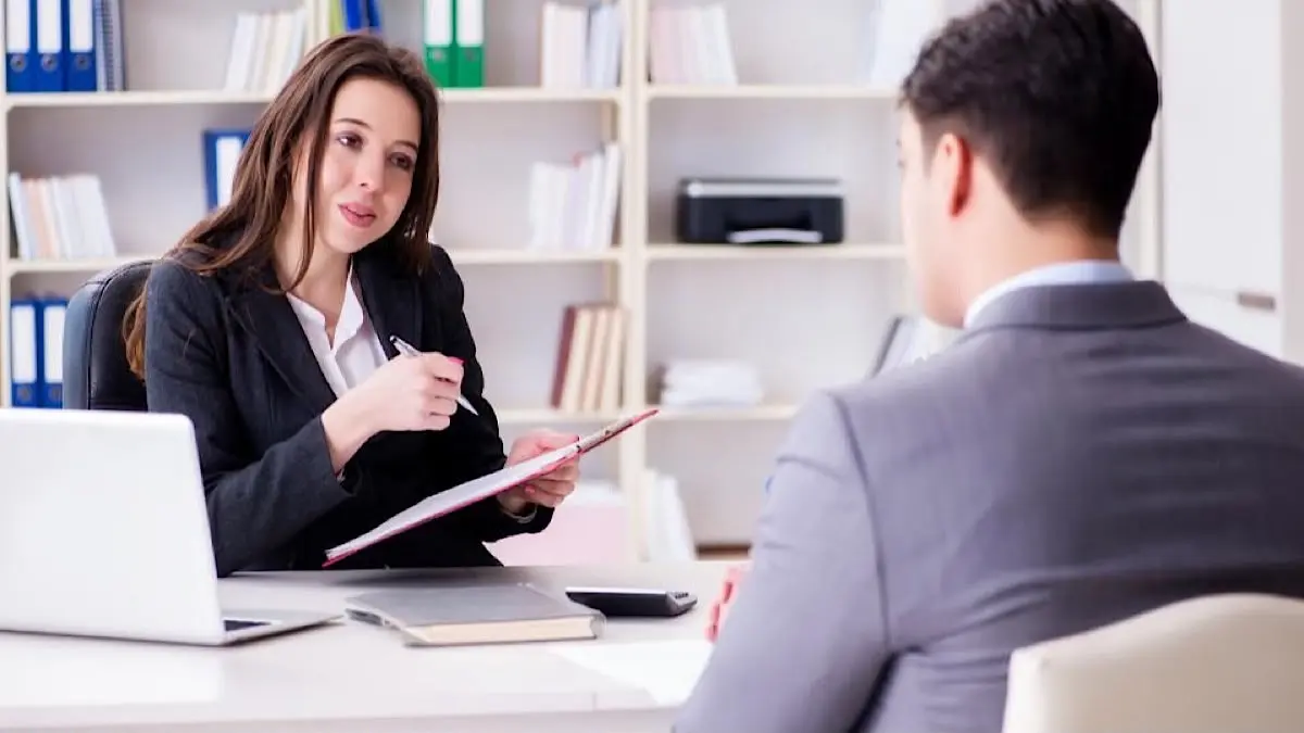 Interview HRD menjadi tahap penting dalam rekrutmen kerja. Simak 6 pertanyaan yang paling sering muncul beserta tips menjawabnya agar peluang lolos seleksi semakin besar.(pinterest)