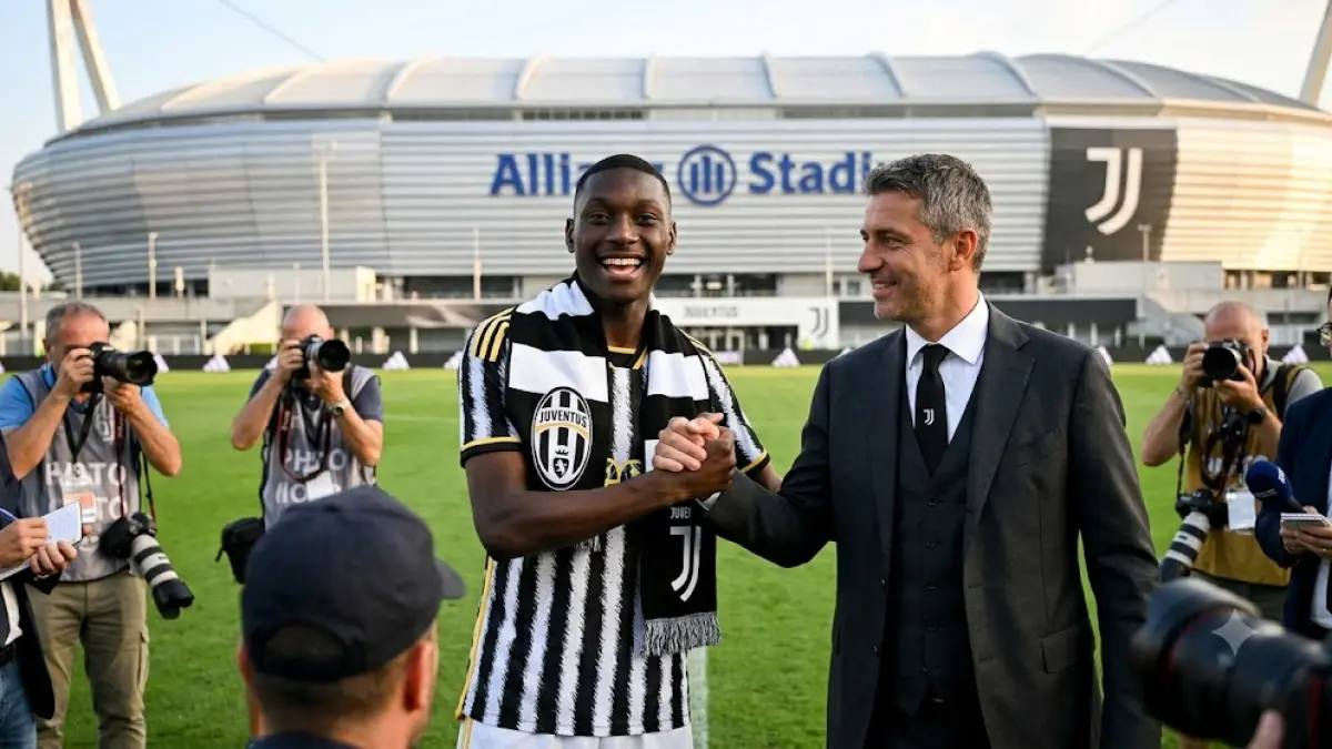 Kolo Muani Juventus semakin dekat. Bianconeri siapkan 40 juta euro plus bonus untuk transfer penyerang PSG yang memilih Turin.