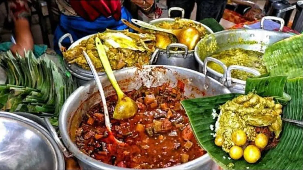 Resep Ayam Lodho Tulungagung memakai ayam kampung asap, santan, rempah, dan cabai. Masak sekitar 1,5 jam sampai empuk dan bumbu meresap.