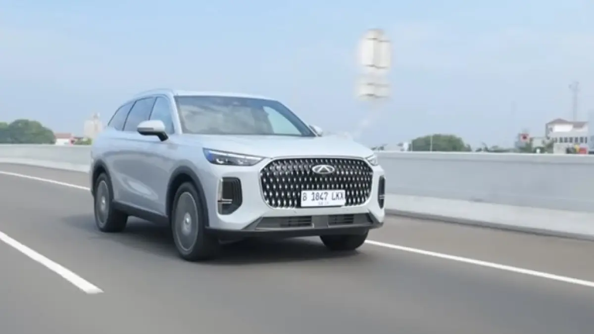 Chery Tiggo 9 CSH diuji Fitra Eri dan mampu menempuh hampir 200 km dengan mode listrik. Simak hasil tes, fitur, serta kekurangannya.