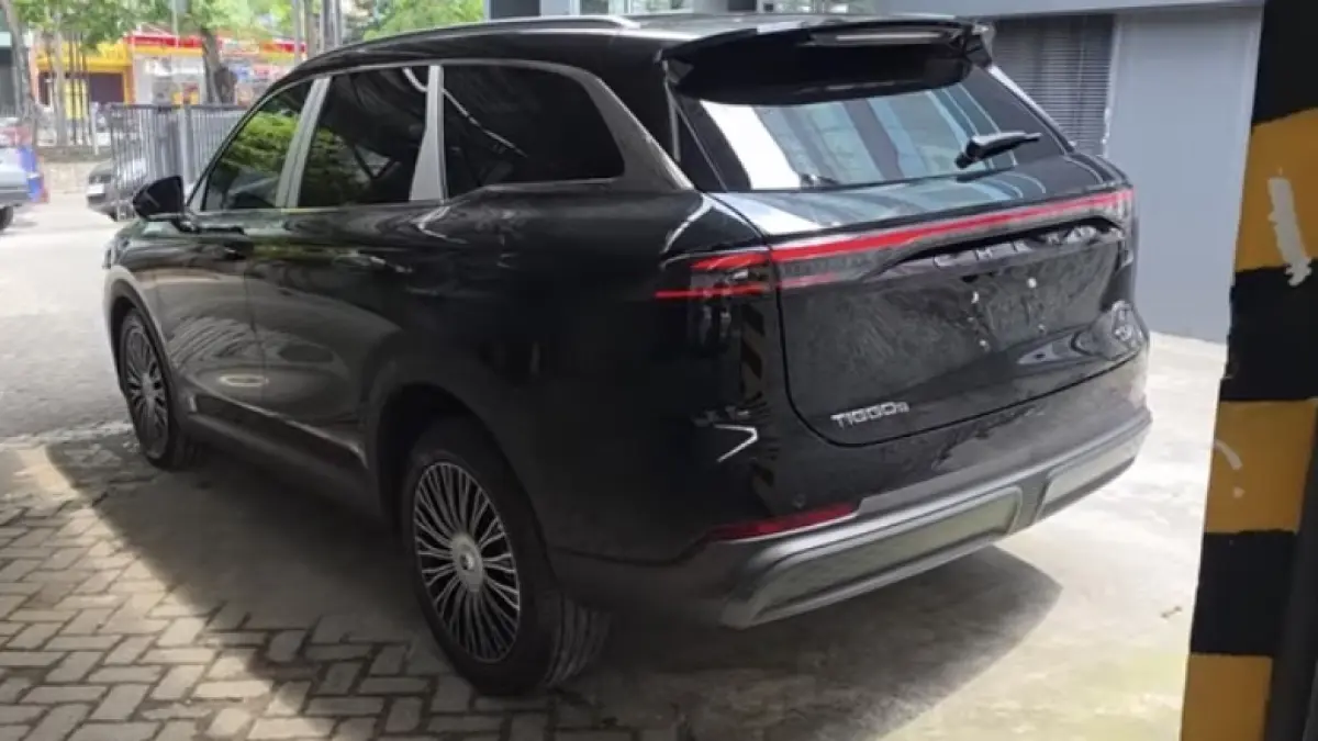 Chery Tiggo 9 CSH resmi hadir di Indonesia dengan teknologi plug-in hybrid, fitur auto parking, AWD, jarak tempuh EV 180 km, dan harga mulai Rp719 jutaan.