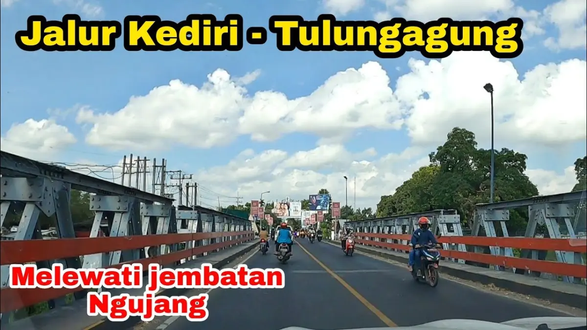 Jalur Kediri Tulungagung ramai lancar saat libur Lebaran. Jalan lebar, peninggian ruas Ngadiluwih, hingga Jembatan Ngujang menjadi perhatian dalam perjalanan. (Youtube. com)