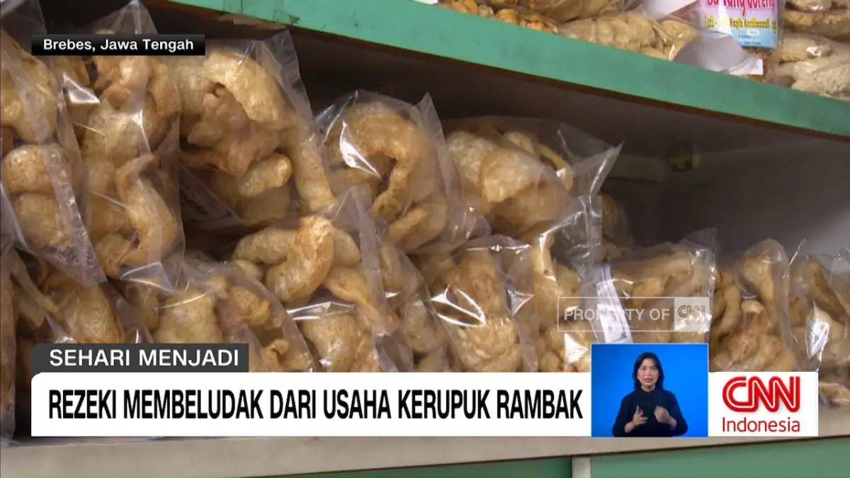 Kerupuk rambak Brebes khas Bumiayu dibuat dari kulit kerbau melalui 13 tahap produksi. Prosesnya bisa memakan waktu hingga dua bulan sebelum siap disantap. (Youtube. com)