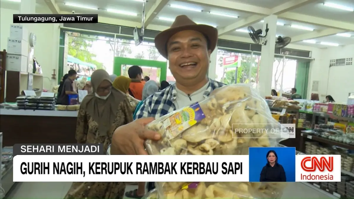 Kerupuk rambak Tulungagung dibuat melalui proses panjang hingga 10 hari. Kulit sapi dan kerbau diolah, dijemur, dibumbui, lalu digoreng hingga renyah. (Youtube. com)