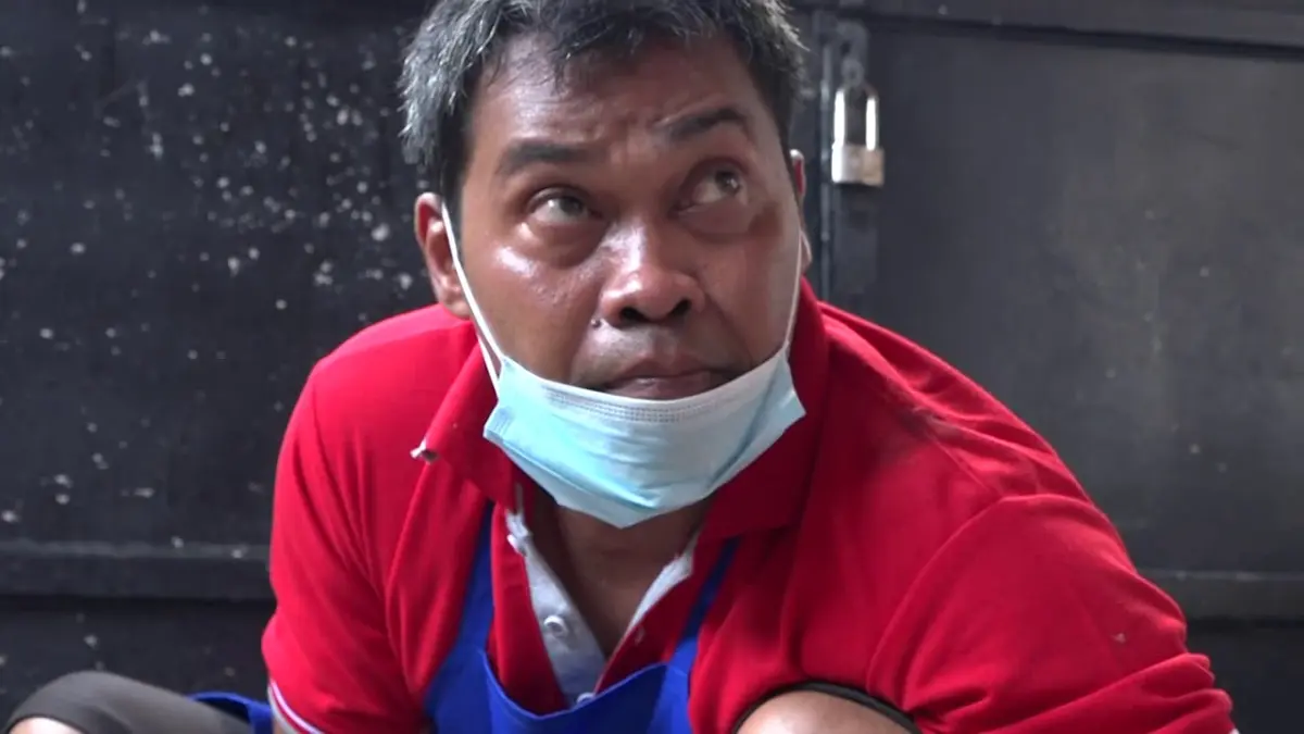 Kerupuk rambak Tulungagung Pak Jarwo punya rasa gurih dan kriuk khas. Begini perjalanan usaha serta proses pembuatannya dari kulit sapi segar. (Youtube. com)