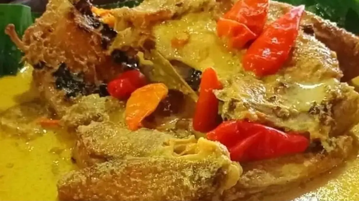 Nasi Lodho Bu Sri di Tulungagung jadi kuliner legendaris sejak tahun 2000. Simak harga, menu, jam buka, hingga rahasia ramainya warung sarapan favorit warga.(pinterest)