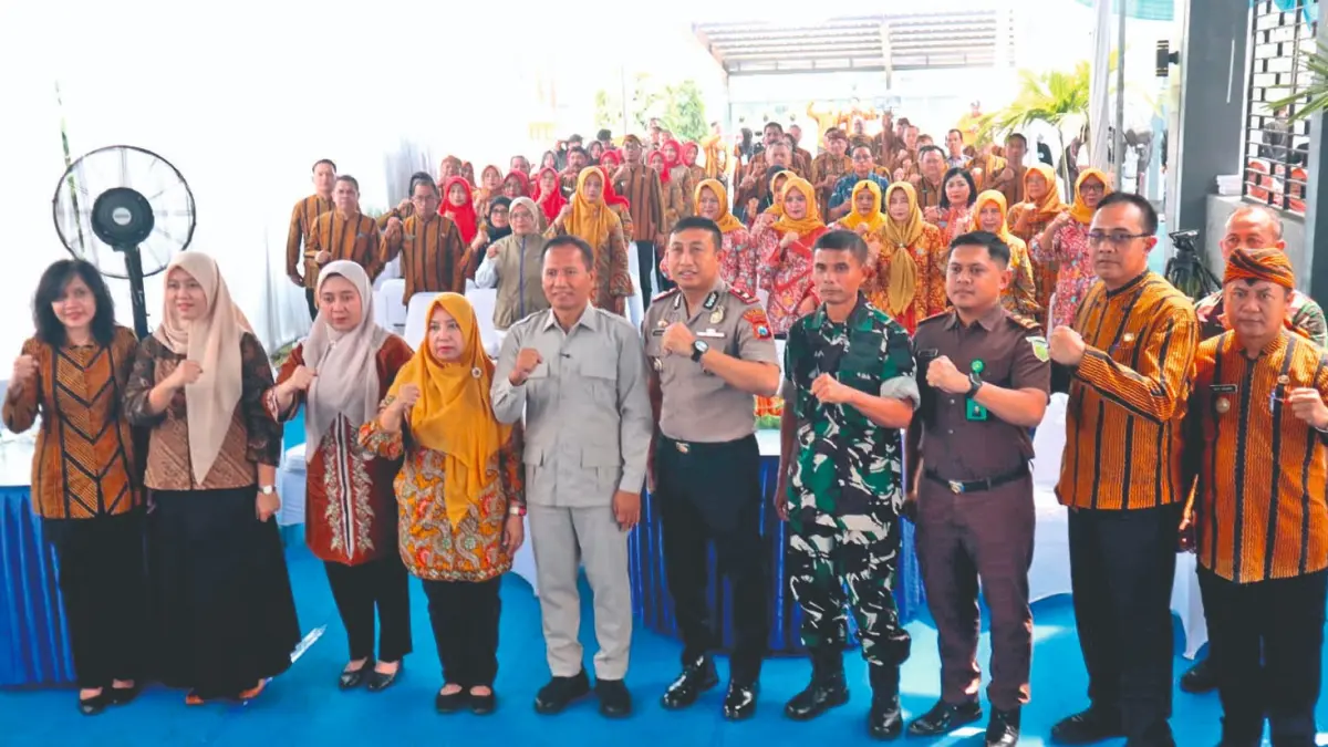 Plt Bupati Tulungagung Ahmad Baharudin dan para undangan berfoto bersama di kegiatan GPM 2026.(RINTO WAHYU/RATU)