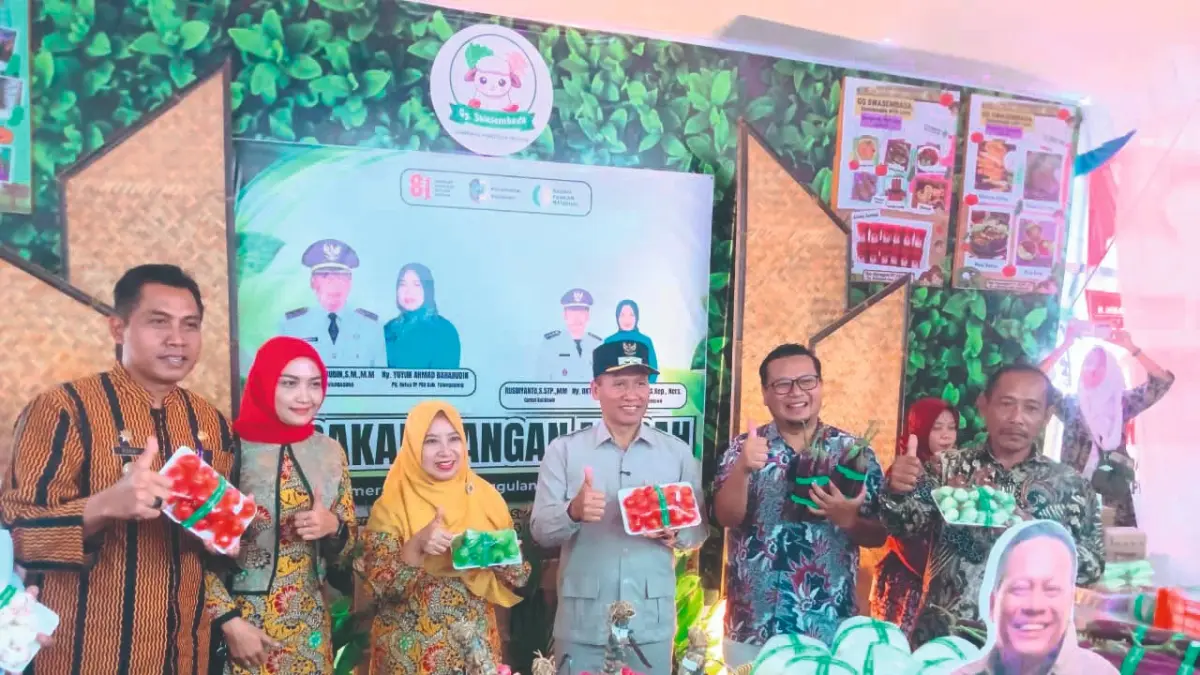Plt Bupati Tulungagung Ahmad Baharudin
saat mengunjungi salah satu stan di GPM 2026.(RINTO WAHYU/RATU)