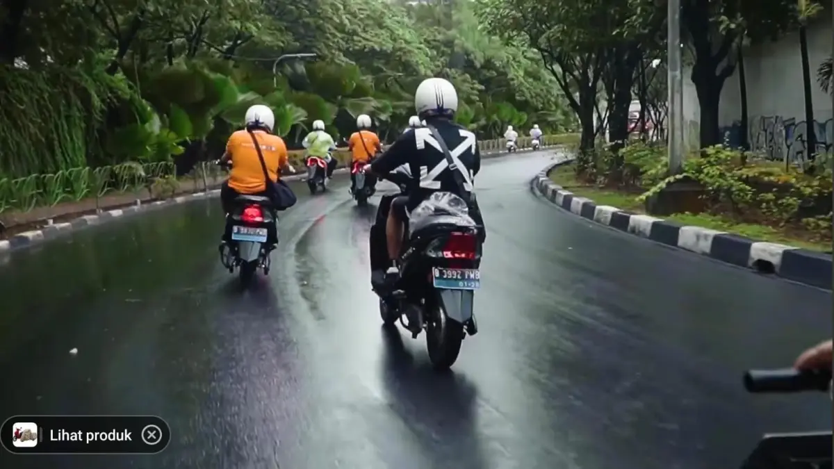 Beralih ke motor listrik kini semakin menarik dengan hadirnya berbagai brand lokal yang menawarkan teknologi modern, desain futuristik, dan biaya operasional yang lebih hemat. Didukung subsidi pemerintah, pilihan motor listrik buatan Indonesia semakin kompetitif untuk memenuhi kebutuhan mobilitas harian yang ramah lingkungan.