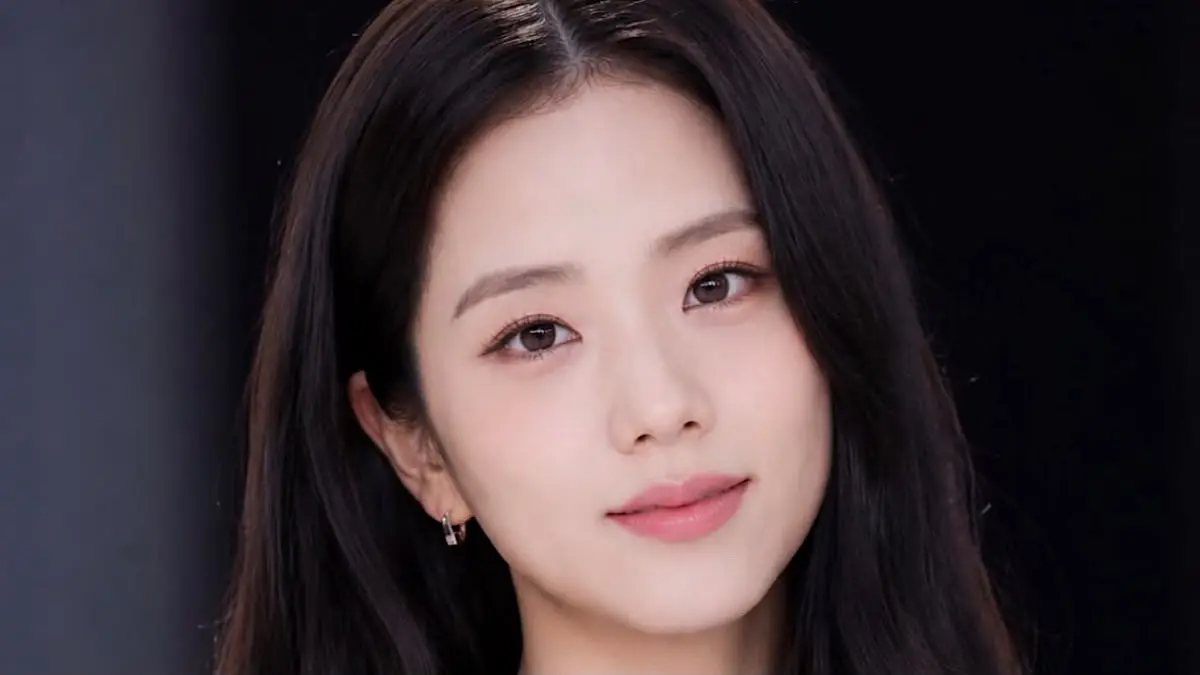 BLACKPINK 10 tahun justru diwarnai tangisan Jisoo dan Rosé. Fans panik dan bertanya apakah grup K-pop ini benar-benar akan bubar.(pinterest)