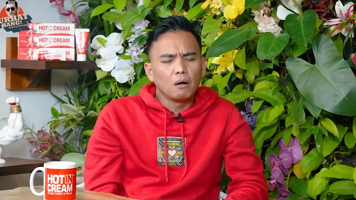 Ramalan bencana 2026 Had Gumai kembali menjadi sorotan. Ia mengaku melihat gunung meletus, banjir, air deras hingga warga terdampak bencana.(SC Youtube)