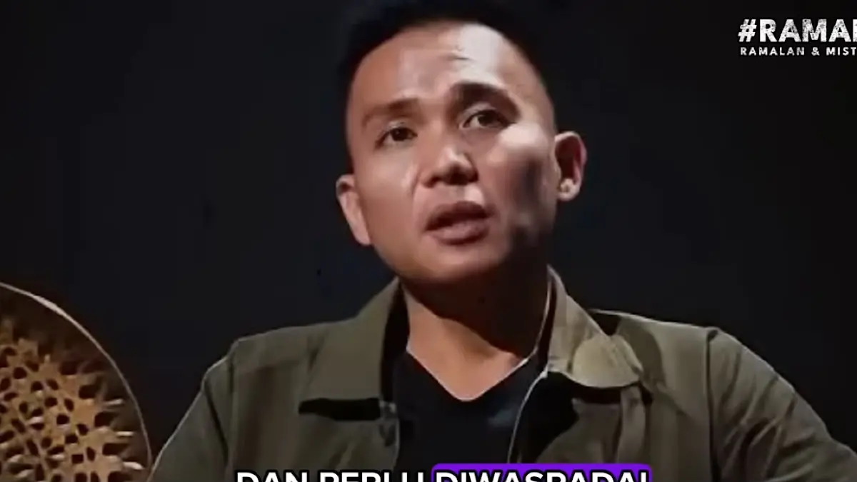 Ramalan politik Indonesia 2026 kembali jadi sorotan. Prabowo disebut perlu waspada terhadap isu kudeta, gejolak politik hingga prediksi gempa Jogja.(SC Youtube)