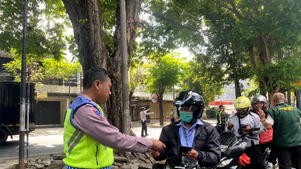 Hingga memasuki Agustus, realisasi opsen PKB masih di kisaran 55 persen sehingga upaya penagihan sekaligus kepatuhan masyarakat dilakukan melalui operasi gabungan.